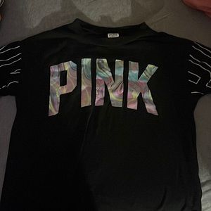 This is a really cute and nice pink top. I’m selling it becasue its to tight.